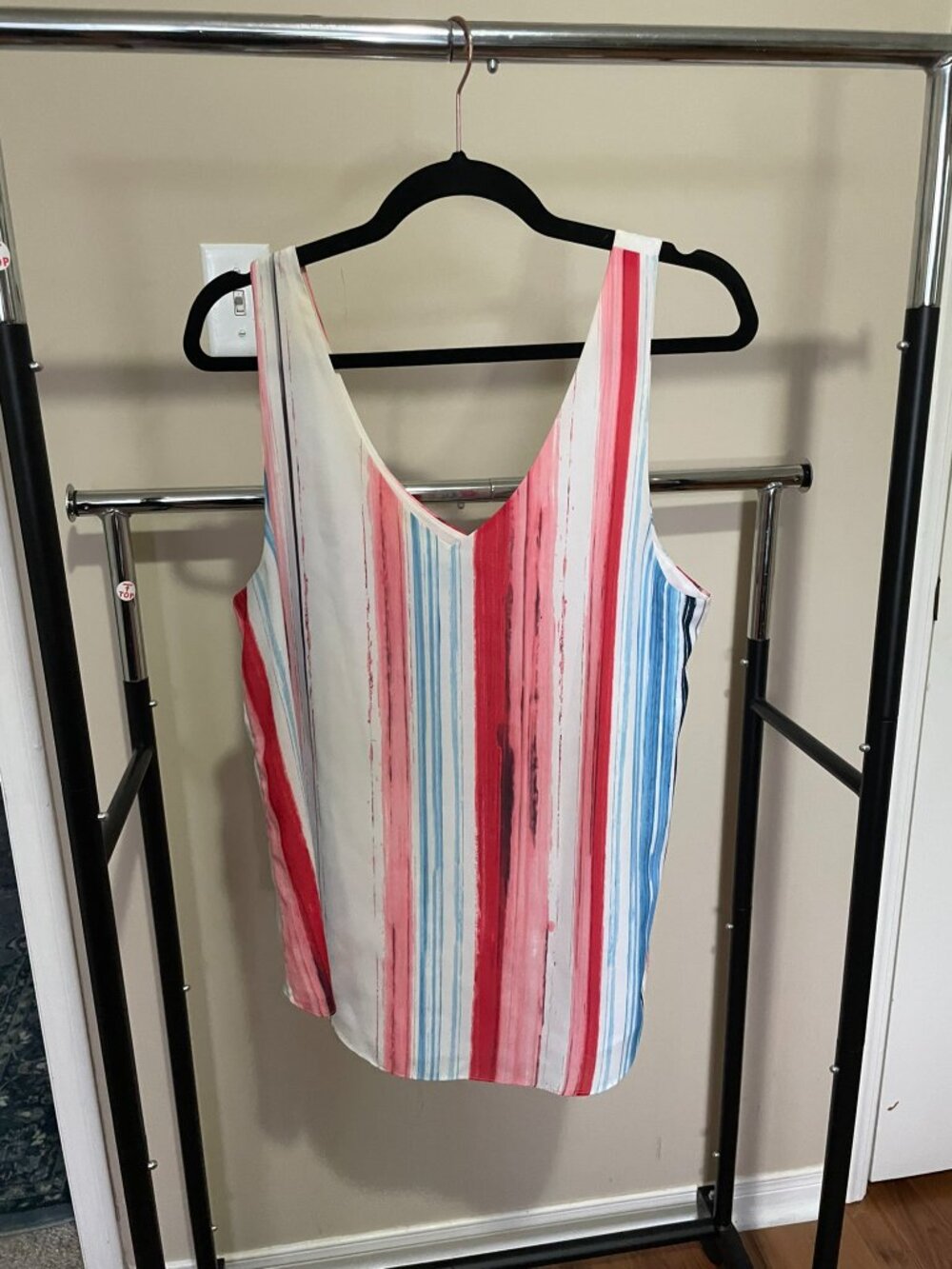 V-Neck Tank, White Patterned, L - Picture 2 of 4